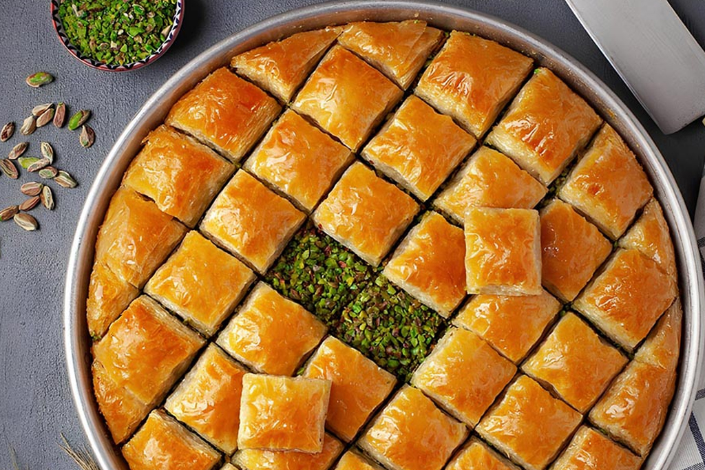 Baklava Tepsisi, Poğaça Tepsisi, Kullan At Tepsi: Mutfak Sanatının Üç Sırrı!